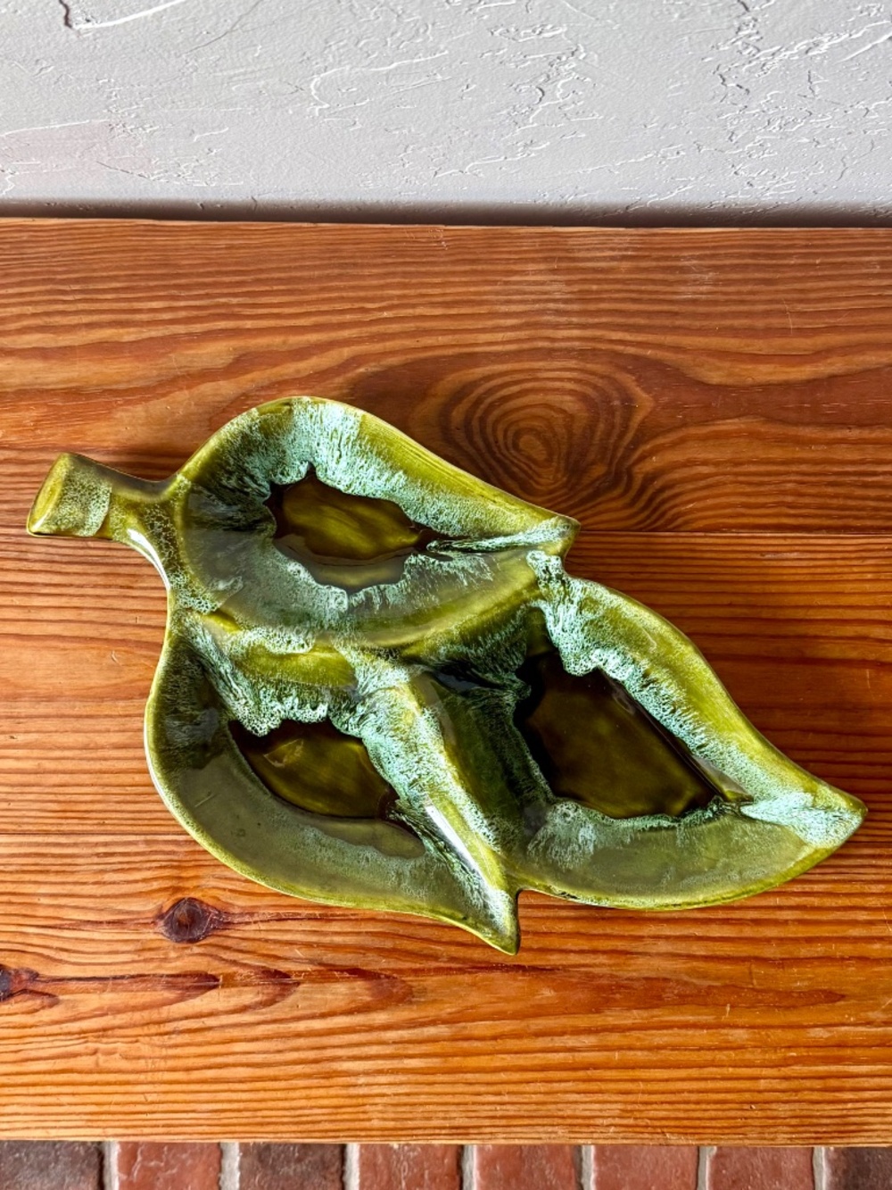 Mid-Century Modern 1960's Wade of California Pottery  Green Divided Leaf Dish - Picture 5 of 14